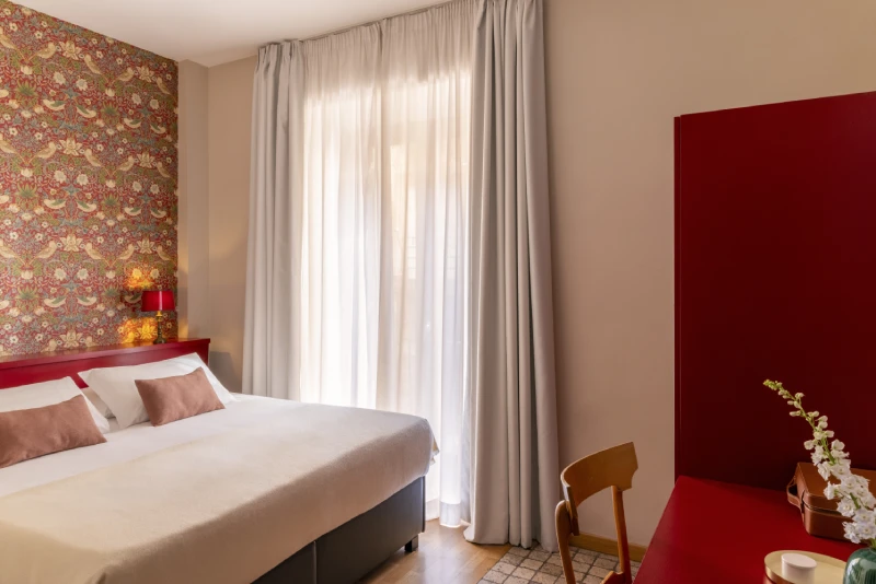 Bright small room with double bed, large curtain and contemporary design, in the lively Monti district in Rome - Monti First, BZAR hotels in Rome