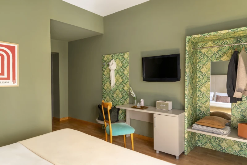 Standard room featuring work area, mirror and decorative details, cozy atmosphere in the heart of Monti district Rome - Monti First, BZAR hotels in Rome